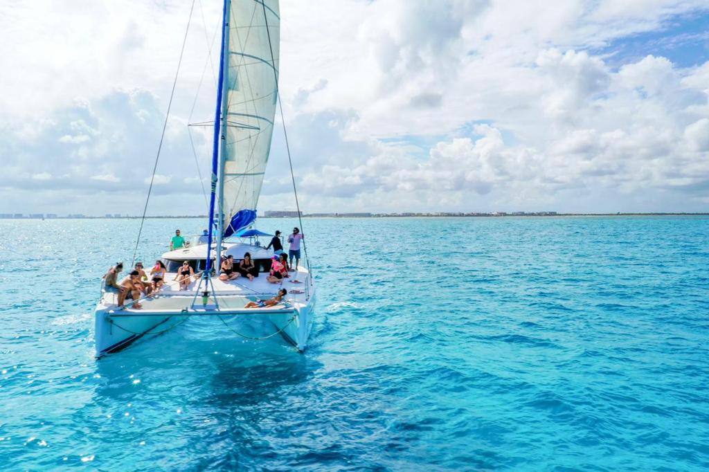 cuanto cuesta el catamaran de cancun a isla mujeres