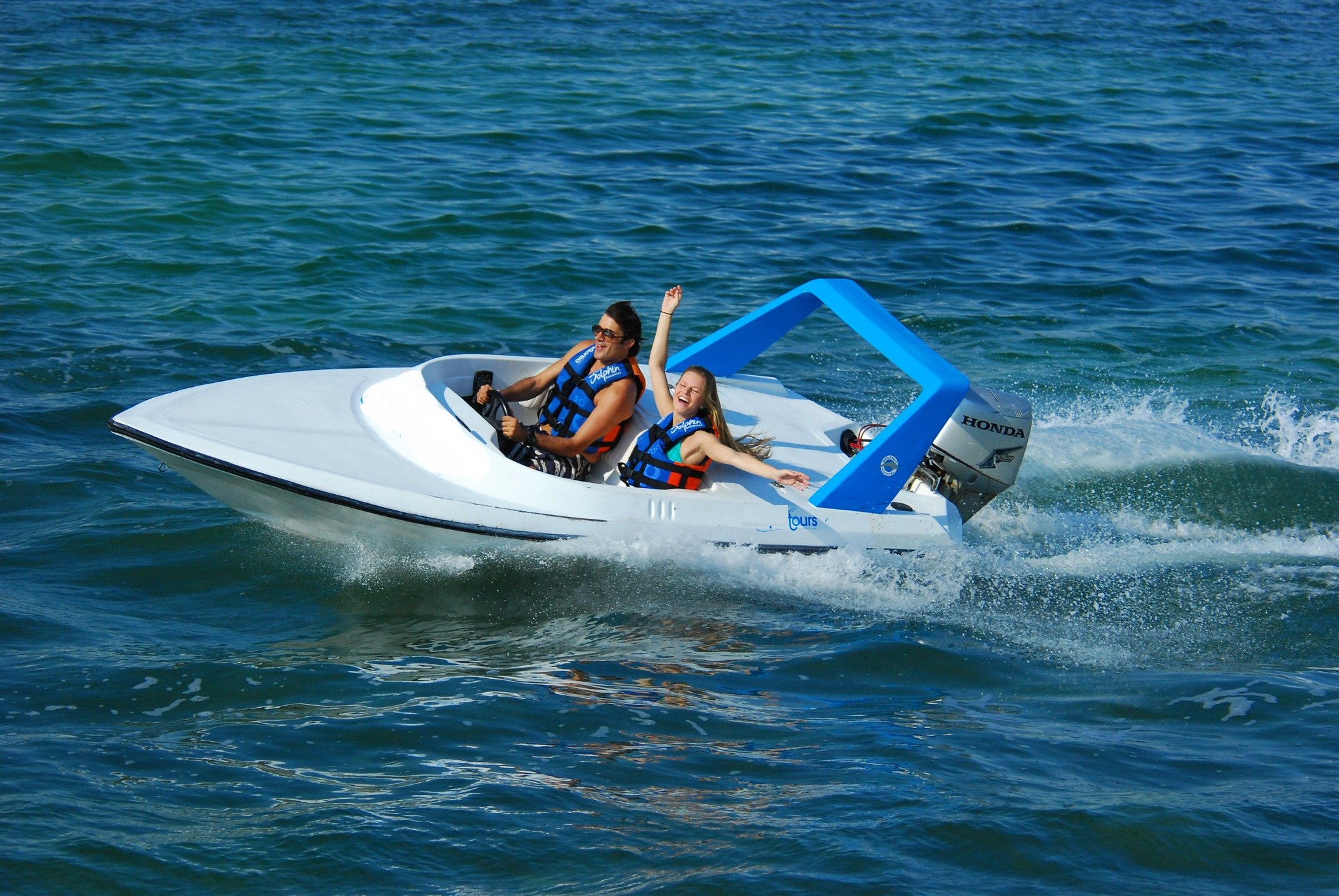 speedboat-en-cancun-pareja